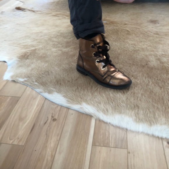 Rare Tommy Hilfiger gold Judsen shoes Sz 8 - Picture 5 of 6